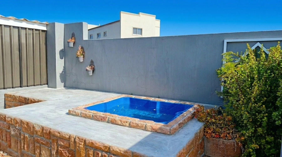 To Let 4 Bedroom Property for Rent in Oceanview Heights Western Cape